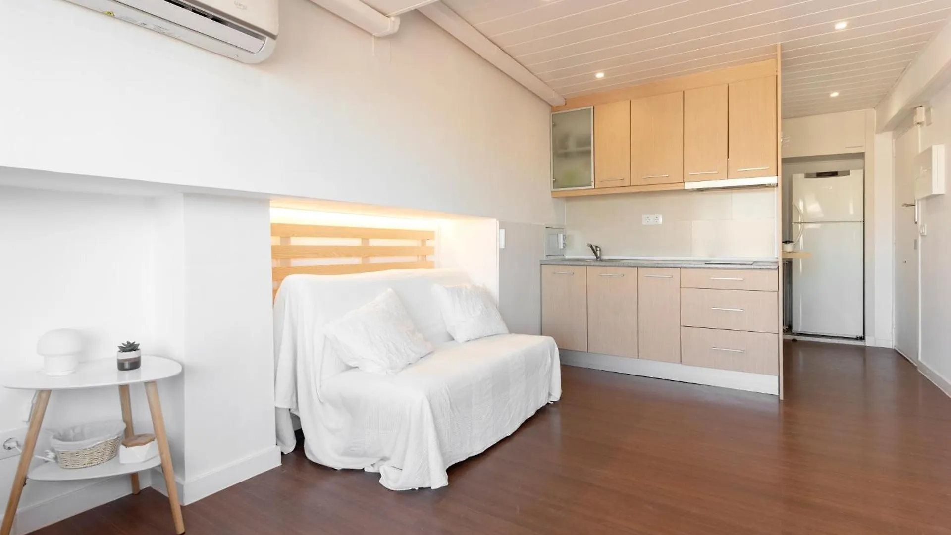 Beach & Fun: Cozy Studio La Pineda Apartmán