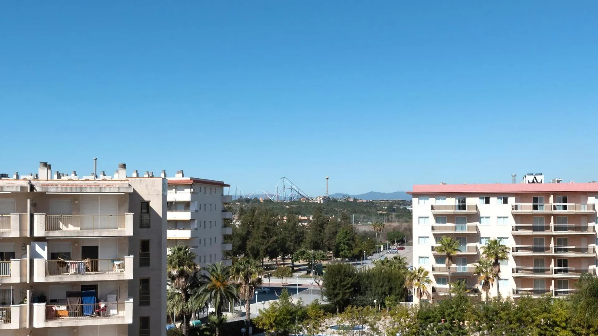 Beach & Fun: Cozy Studio La Pineda Apartmán
