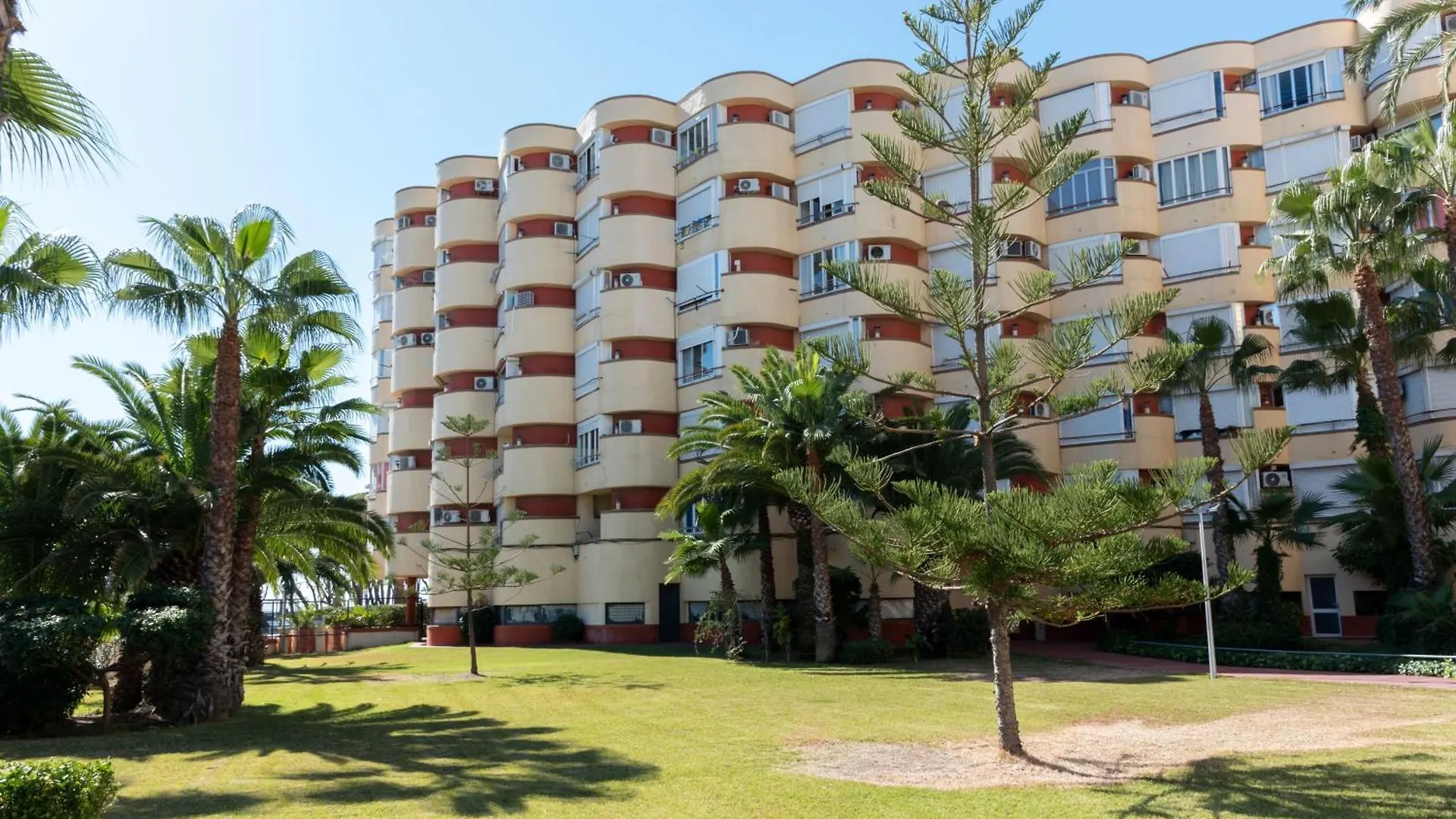 Beach & Fun: Cozy Studio La Pineda